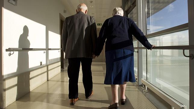 Las mujeres con alzheimer tienen más atrofiada la materia gris del cerebro antes del diagnóstico que los hombres