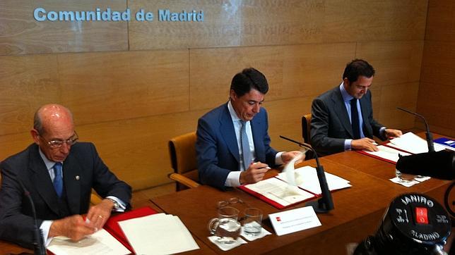 La Comunidad de Madrid cede mil pisos a Cáritas para familias desahuciadas