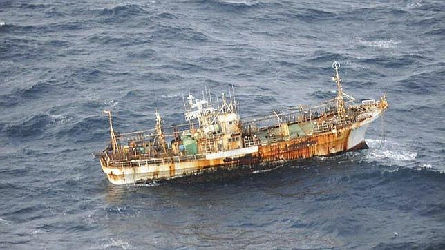 Encuentran un barco lleno de cuerpos descompuestos en la costa de Japón