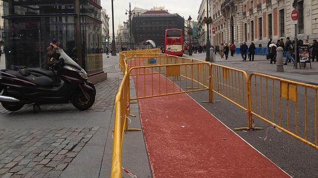 El nuevo carril bici que recorrerá el centro de Madrid ya ha llegado a la Puerta del Sol