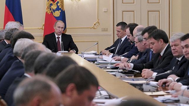 Moscú quita hierro a la lesión de Putin: «Sigue trabajando al ritmo de siempre»