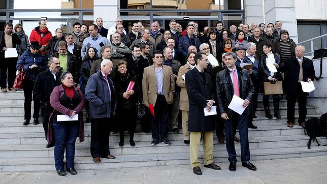 Unos 90 alcaldes del PSOE de Toledo exigen a la Junta el pago de 100 millones