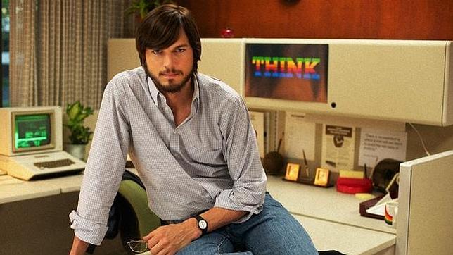 Así es Ashton Kutcher como el joven Steve Jobs