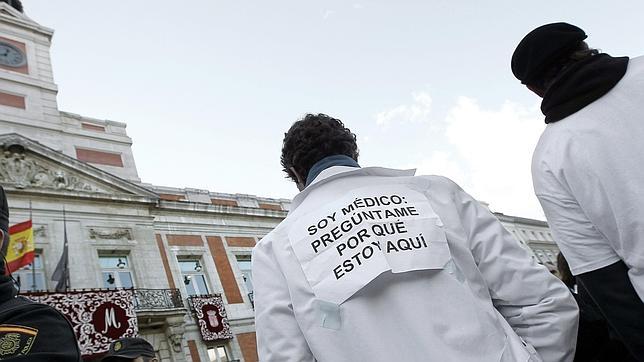 Más de 6.000 médicos han pedido acreditación para trabajar fuera de España en los últimos 5 años