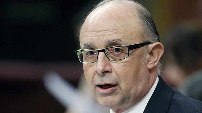 Montoro da un toque de atención a Cataluña y a Andalucía para que cumplan el déficit