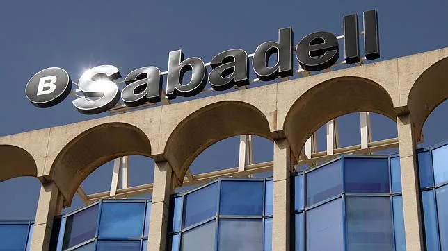 SabadellCAM cierra 300 oficinas y traslada los datos de los clientes de Banco CAM a la plataforma del Sabadell