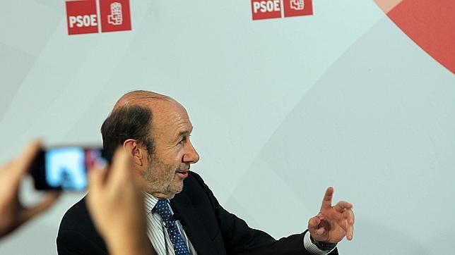 Las primarias del PSOE se celebrarán «meses antes» de las generales de 2015