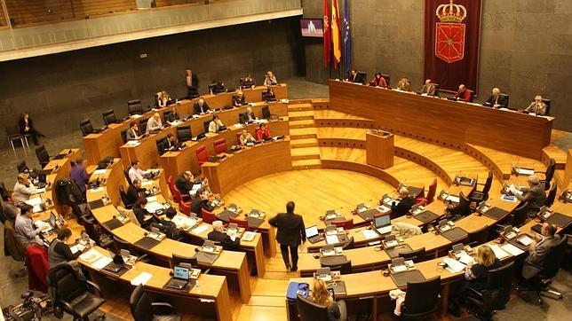 El Parlamento de Navarra obliga al Gobierno foral a pagar la extra de Navidad