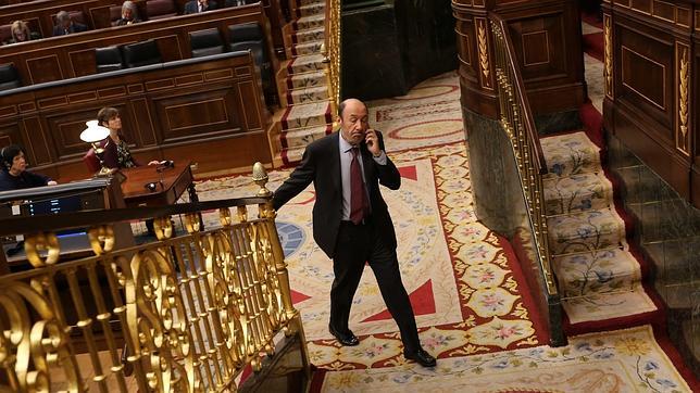 Rubalcaba responde en ABC a la tribuna semanal de Esperanza Aguirre