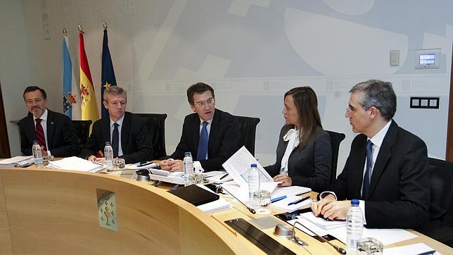 Galicia lidera la inversión en España mientras cumple con el déficit público