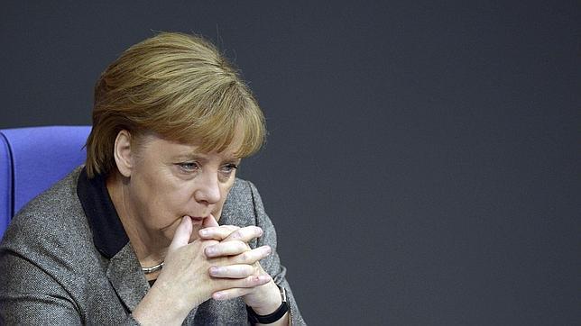 Rajoy pide más concreción sobre el fondo anticrisis para el paro y Merkel se opone