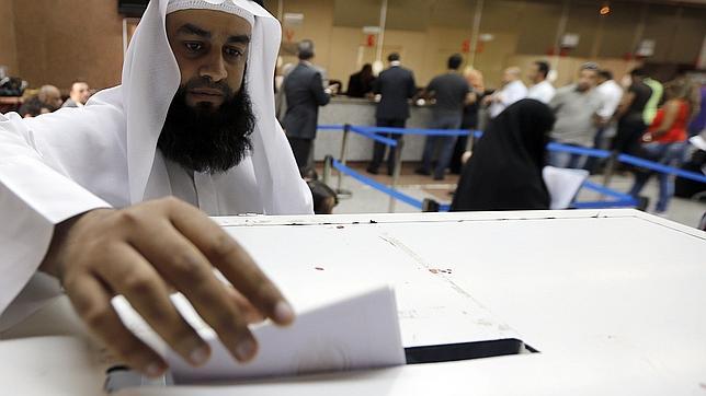 Más de 20.000 egipcios en el extranjero votan en el primer día del referéndum