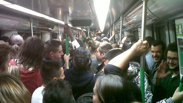 Metro cifra en un 44 % el seguimiento del paro de la mañana, sin incidentes