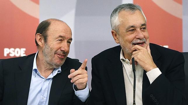 Rubalcaba sitúa las primarias entre las europeas y las autonómicas y endurecerá la oposición