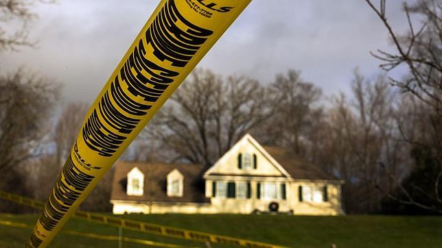 Adam Lanza disparó cuatro veces a su madre en la cabeza cuando estaba durmiendo