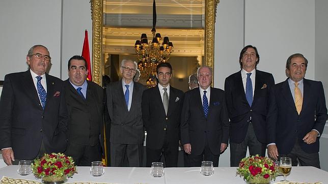 Enrique Ponce entrega sus premios del Club Allard