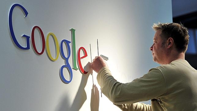 La CE continuará investigando la posición de dominio de Google