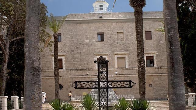 Sobre la gruta del profeta Elías se levanta el Monasterio Carmelita Stella Maris