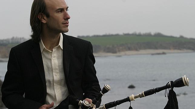 El gaitero Carlos Núñez hará la sintonía de la Vuelta Ciclista a España 2013