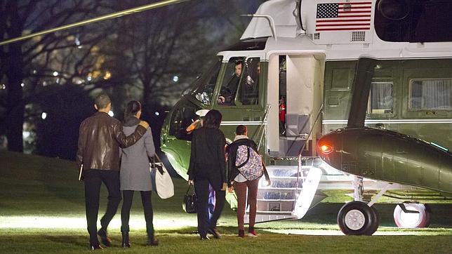 Obama comienza sus vacaciones en Hawai en medio de la tormenta para evitar el «abismo fiscal»