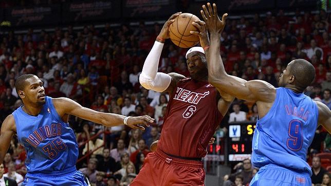 LeBron James brilla en la victoria de los Heat sobre los Thunder de Ibaka