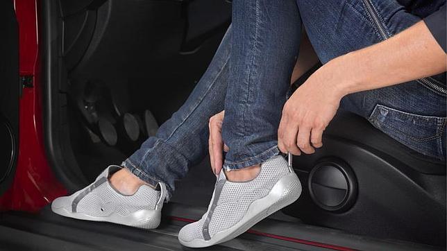 Fuera tacones, llegan las zapatillas para conducir
