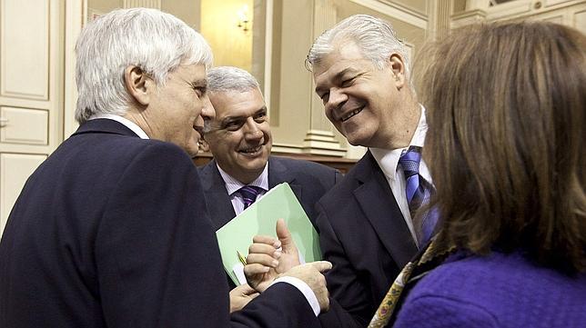 Los empleados públicos canarios llevan a los juzgados el tijeretazo del 20%