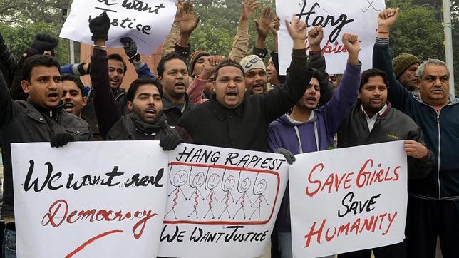 En estado grave una niña de nueve años tras ser violada por tres hombres en Pakistán