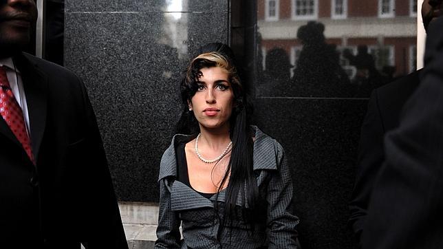 Una segunda investigación confirma que Amy Winehouse murió por exceso de alcohol