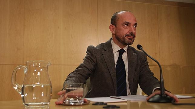 Villanueva, al dimitir: «Pido perdón por mis errores»