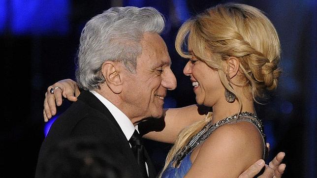 Shakira prologuista del nuevo libro de su padre
