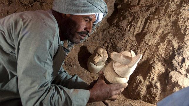 Hallan un cementerio de hace 3.000 años dentro de un templo faraónico en Luxor