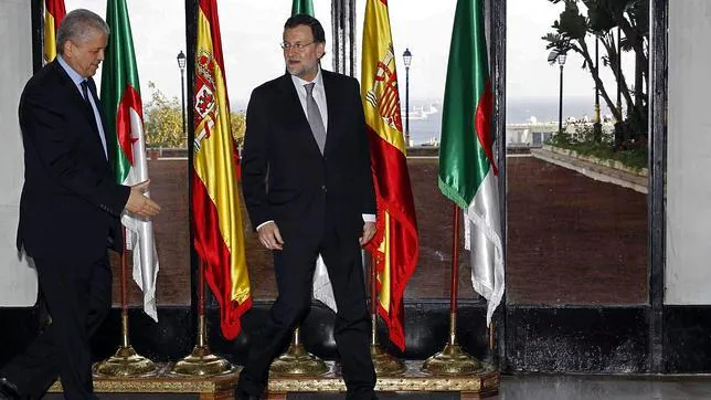 Rajoy cierra cinco acuerdos con Argelia para potenciar la relación bilateral