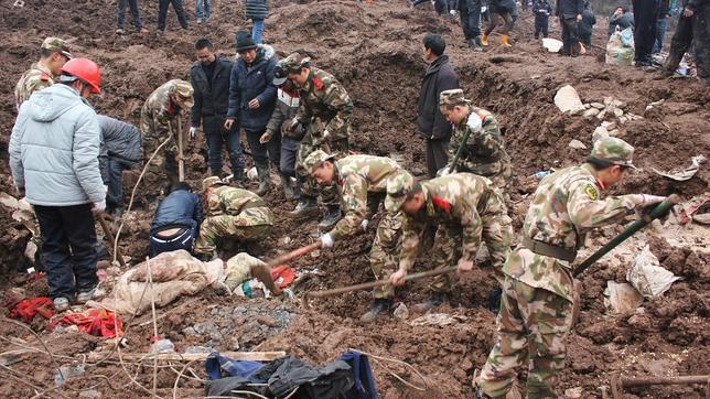 Aumentan a 46 los muertos por un deslizamiento de tierras en el suroeste de China