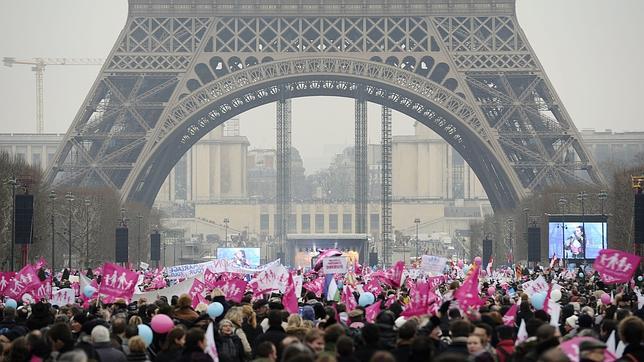 Masiva protesta en París contra la ley de matrimonio homosexual