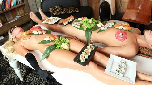 El Salón Erótico de Valencia se presenta con una sesión de «body sushi»