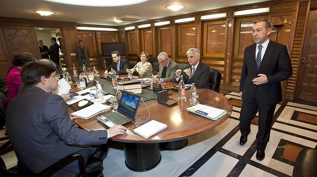 Saturno y los «Congress Bureau» echan el cerrojo entre pérdidas