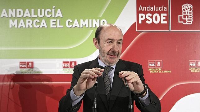 Rubalcaba, sobre el caso Bárcenas: «Montoro debería irse ya»