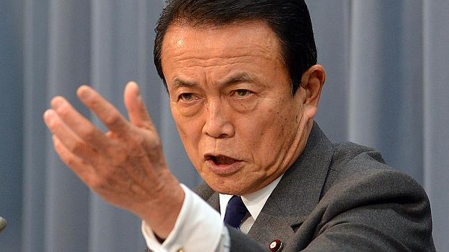 Un ministro japonés, sobre los mayores: «Debemos dejar que se den prisa y mueran»