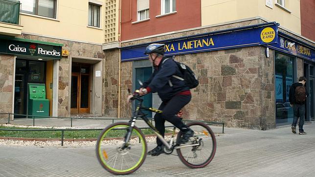 España fue el cuarto país del euro donde más se redujo el número de entidades financieras en 2012