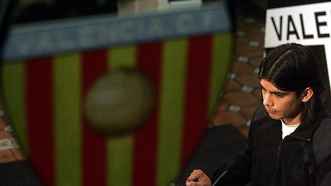 Banega llegó para triunfar en Valencia, antes de probar en otros equipos