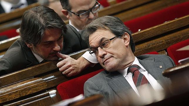 Mas ficha a un dirigente de ERC para construir las estructuras del Estado catalán