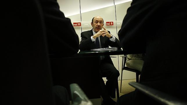 El PSOE plantea dieciséis medidas a corto plazo contra el desempleo