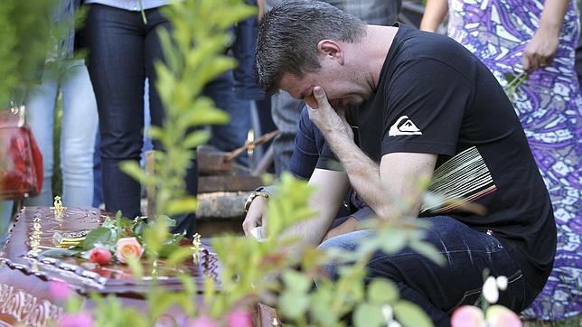 Detenidos uno de los dueños y dos de los músicos de la discoteca incendiada en Brasil