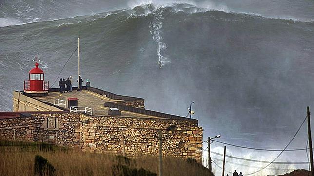 La ola más grande jamás surfeada