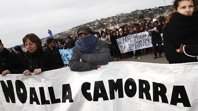 El cura anticamorra que dijo «no» a Berlusconi: «A los políticos no les interesa combatir la mafia»