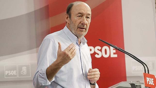 Rubalcaba: Rajoy tiene que decir si cobró o no y si en negro o en blanco