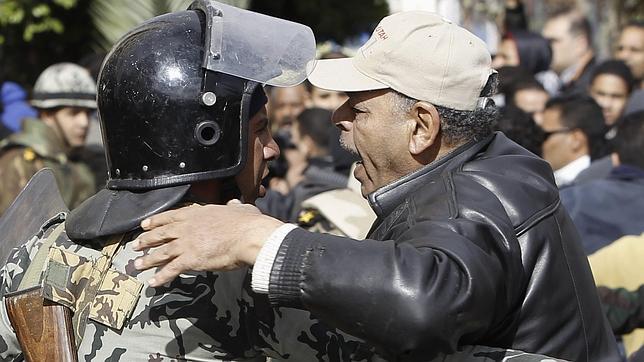 Al menos un muerto y 53 heridos durante las protestas en Egipto