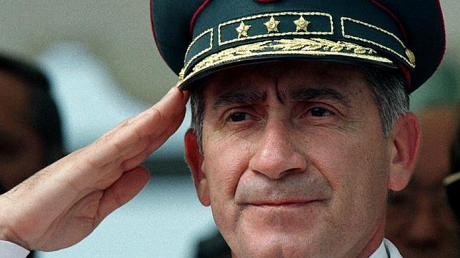 Muere en un accidente de helicóptero el exgolpista y candidato paraguayo Lino Oviedo