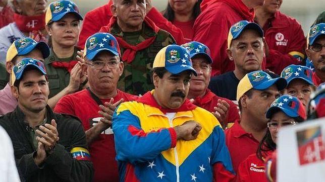 Maduro presenta como «símbolo chavista» la gorra que usó Capriles durante la campaña